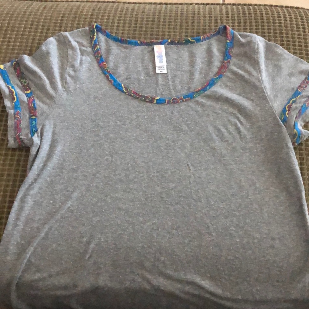 LulaRoe T shirt Paisley Trim